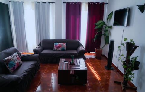 Property building, Communal lounge/ TV room, TV and multimedia, Living room, Seating area, Evening entertainment, Mountain view, internet, internet