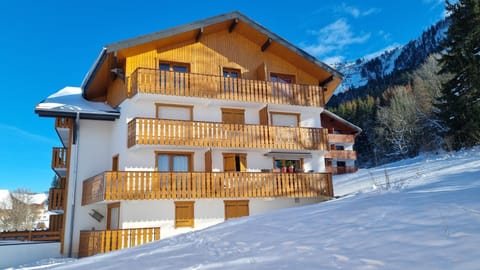 Property building, Natural landscape, Winter, View (from property/room), Balcony/Terrace, Mountain view