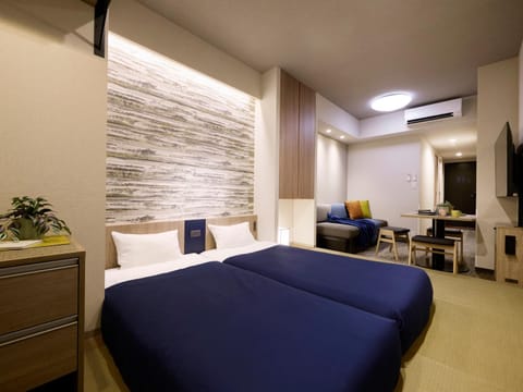Bed, Living room, Photo of the whole room, Seating area, Bedroom