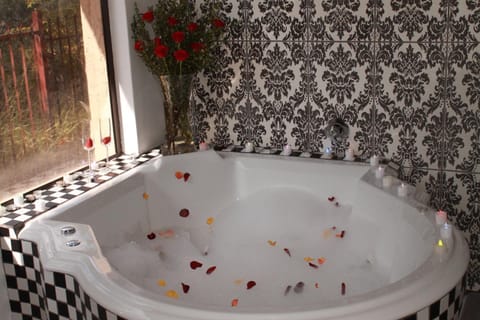 Bathroom, Spa and wellness centre/facilities