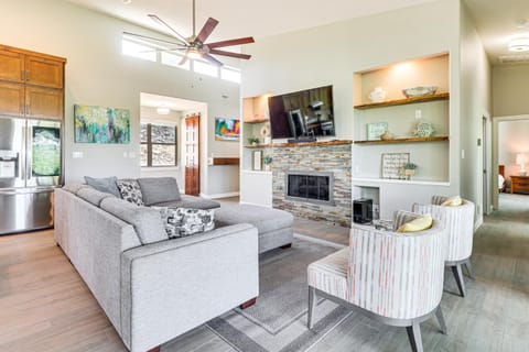 Lake Travis House with Private Dock, Pool and Hot Tub! House in Jonestown