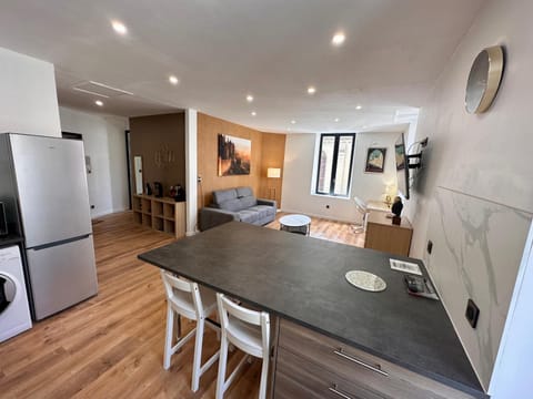 Kitchen or kitchenette, Living room, Seating area, Dining area, dishwasher, minibar, pet friendly, stove