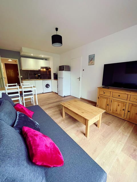 Communal lounge/ TV room, TV and multimedia, Living room, Seating area