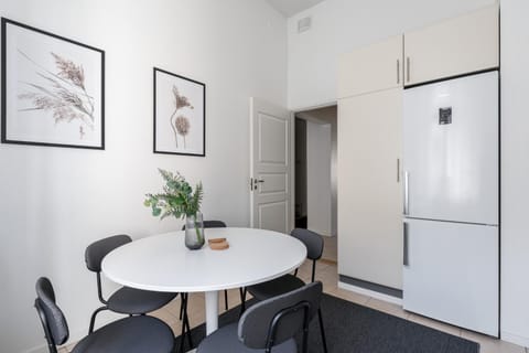 Dining area, kitchen