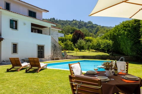 Property building, Spring, Day, Natural landscape, Garden, Dining area, Garden view, Mountain view, Pool view, Swimming pool, sunbed