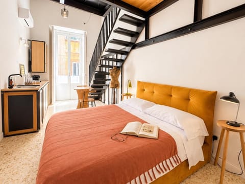 Bed, Photo of the whole room