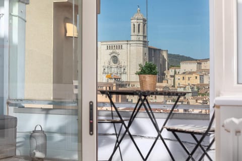 View (from property/room), Balcony/Terrace, City view