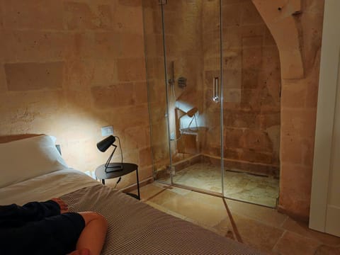 Shower, Decorative detail