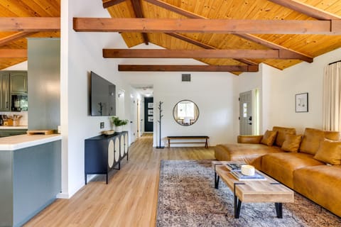 Deck and Fire Pit Stunning Twain Harte Cabin! Cabin in Twain Harte