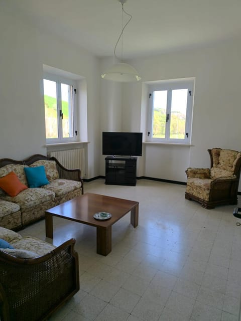 Communal lounge/ TV room, Living room