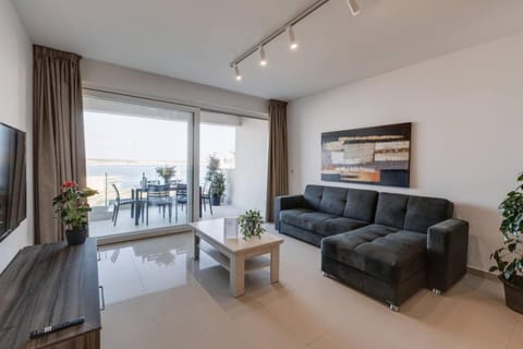 Luxe 3BR MelliehaBay Stunning Terrace by Homely Apartment in Malta