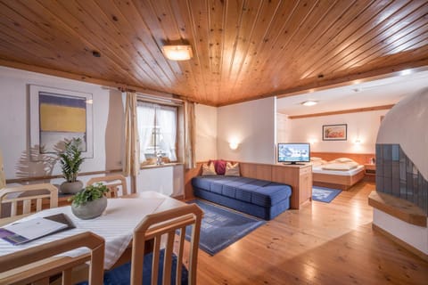 Living room, Photo of the whole room, Bedroom