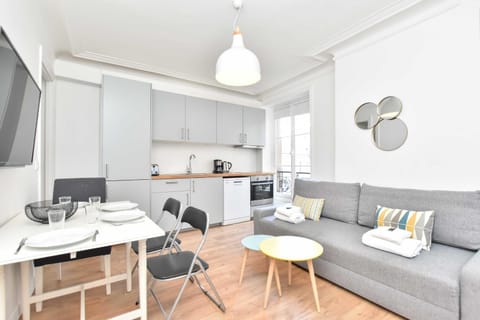 Kitchen or kitchenette, Living room