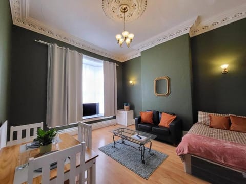 Digbeth City Centre Apartment Sleeps 12 Opposite Coach Station Apartment in Birmingham