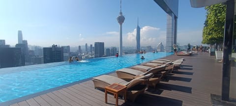 Balcony/Terrace, City view, Pool view, Swimming pool, Swimming pool, sunbed