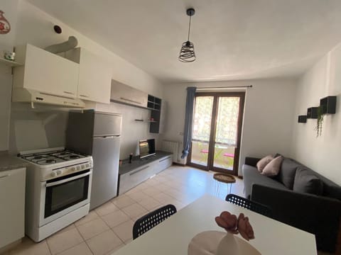 TV and multimedia, Kitchen or kitchenette, Living room, Dining area, oven, pet friendly, stove