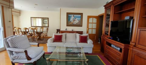 TV and multimedia, Living room, Dining area