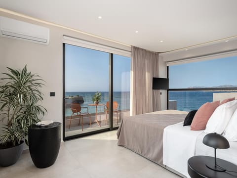 Bed, View (from property/room), Photo of the whole room, Sea view