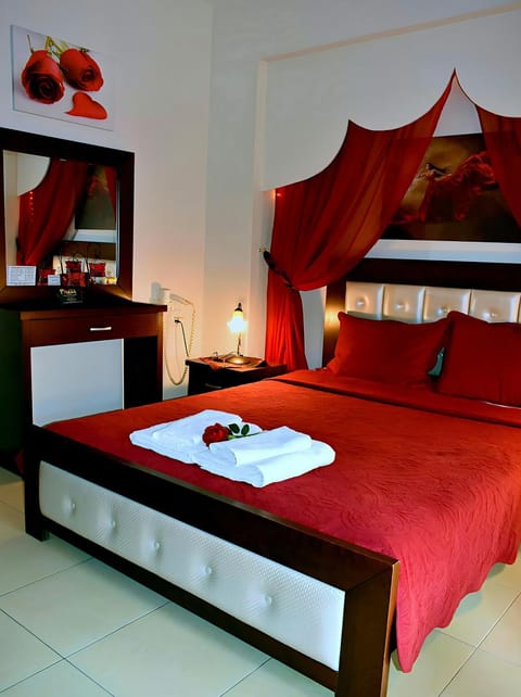 Shower, Hot Tub, Coffee/tea facilities, Balcony/Terrace, Bath, towels, kitchen, air conditioner