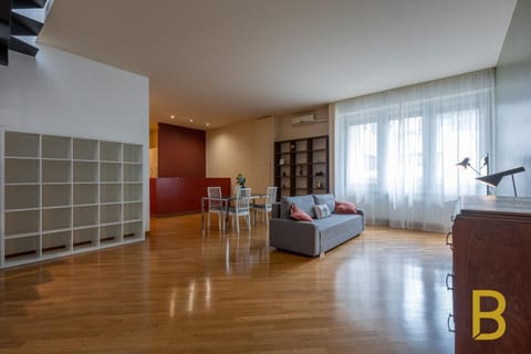 TV and multimedia, Living room, Seating area, Dining area, microwave, air conditioner