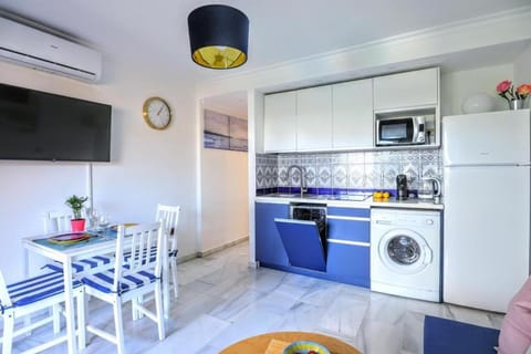 TV and multimedia, Coffee/tea facilities, Kitchen or kitchenette, Dining area, dishwasher, minibar, stove, washing machine, air conditioner