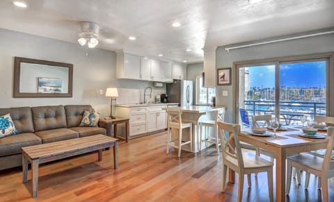 307B Steps from the sand! Freshly Decorated with Harbor Views House in Oceanside