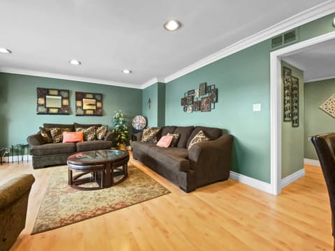 311B Harbor Views and Steps to the Sand House in Oceanside