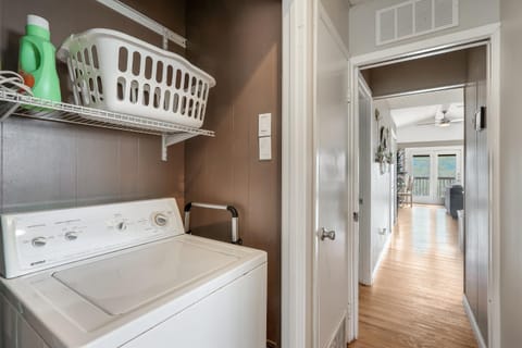 Ricks River Haus House in Canyon Lake