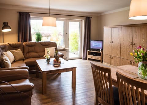 Living room, Seating area, Food