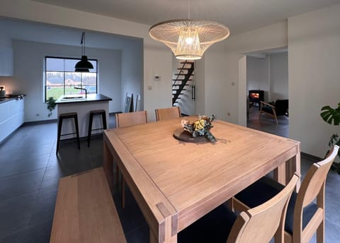 Kitchen or kitchenette, Seating area, Dining area