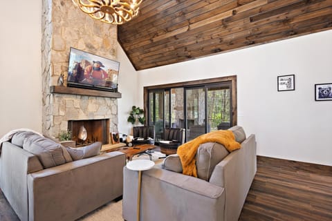 Dark Horse Lodge House in Beech Mountain