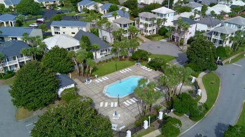 Oceanside home Pvt Beach & Beach Ramp,2 Pools,3 Kings,18 guests - Dolphin Daze House in Miramar Beach
