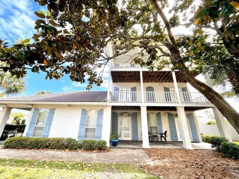 Oceanside home Pvt Beach & Beach Ramp,2 Pools,3 Kings,18 guests - Dolphin Daze House in Miramar Beach