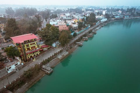 Property building, Restaurant/places to eat