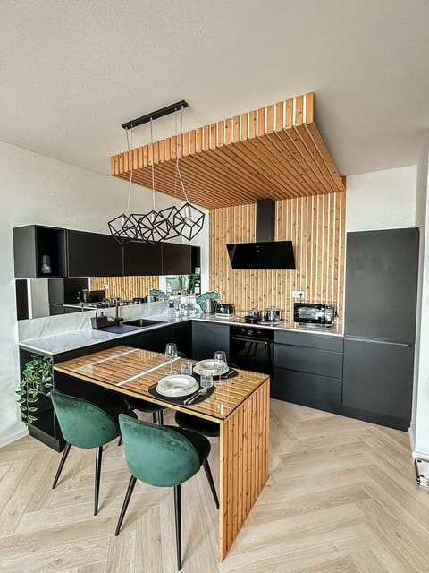 Kitchen or kitchenette, Dining area, minibar, pet friendly, stove