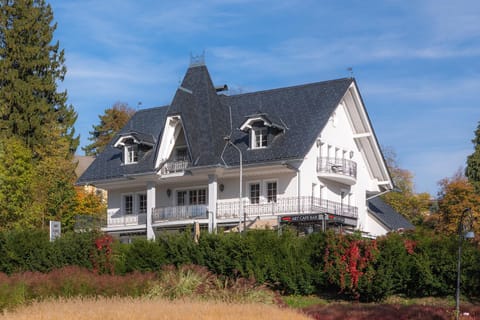 Property building, Facade/entrance, Lake view