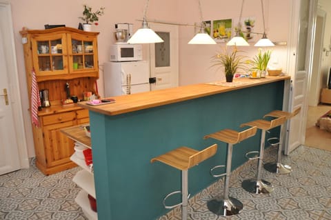 Kitchen or kitchenette, Dining area, minibar