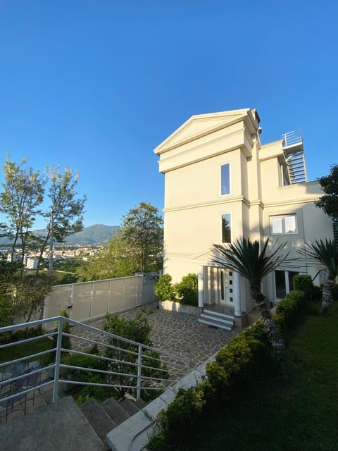 Property building, Day, Garden, Garden view