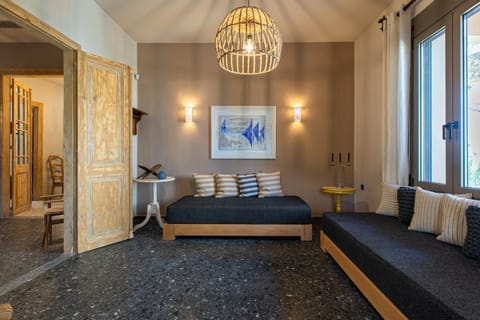 Bed, Seating area, Bedroom