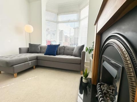 Wrightson House by Blue Skies Stays House in England