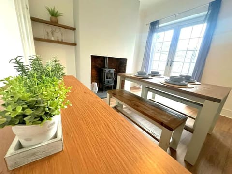 Wrightson House by Blue Skies Stays House in England