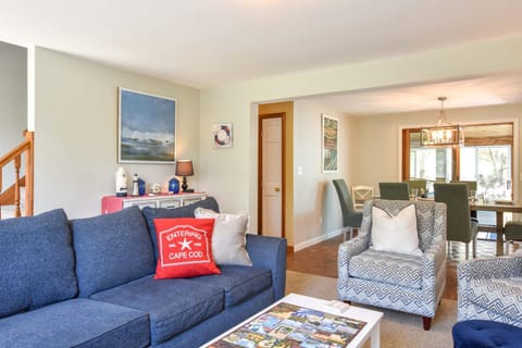 14443 - Expansive Home Abutting Rail Trail Near First Encounter and Hatch Beaches House in North Eastham