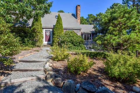 14443 - Expansive Home Abutting Rail Trail Near First Encounter and Hatch Beaches House in North Eastham