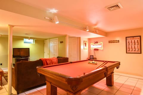 14443 - Expansive Home Abutting Rail Trail Near First Encounter and Hatch Beaches House in North Eastham