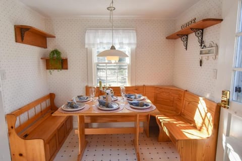 15556 - Walk to Skaket Beach or Bike to Rail Trail w Outdoor Shower SUP Board Ping Pong Table House in Orleans