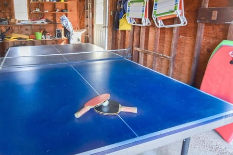 15556 - Walk to Skaket Beach or Bike to Rail Trail w Outdoor Shower SUP Board Ping Pong Table House in Orleans