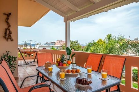 Restaurant/places to eat, Balcony/Terrace