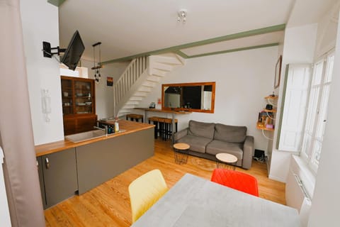 Bed, Living room, Seating area