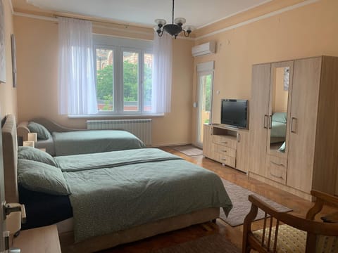 Bed, TV and multimedia, Bedroom, internet, wardrobe, air conditioner