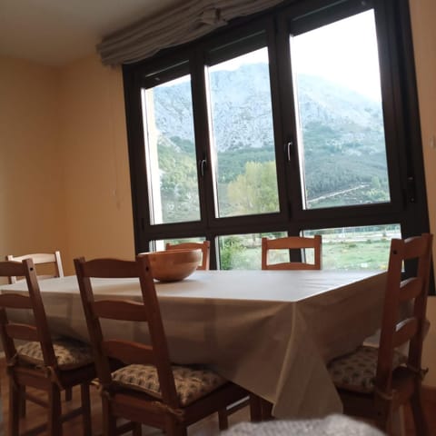 Natural landscape, Dining area, Mountain view